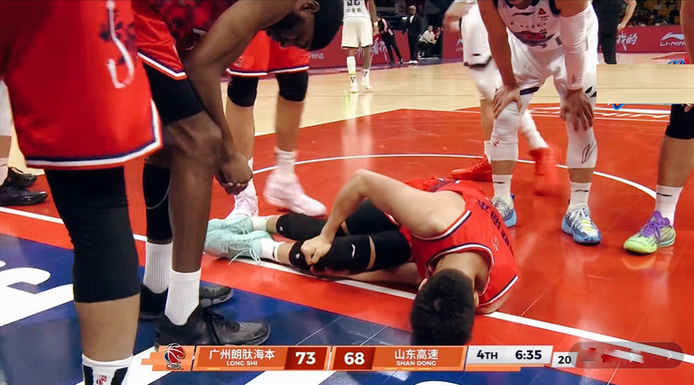 kaiyun-郭艾伦流泪重伤，CBA爆冷1战：徐昕2双打疯了，山东男篮输得窝囊